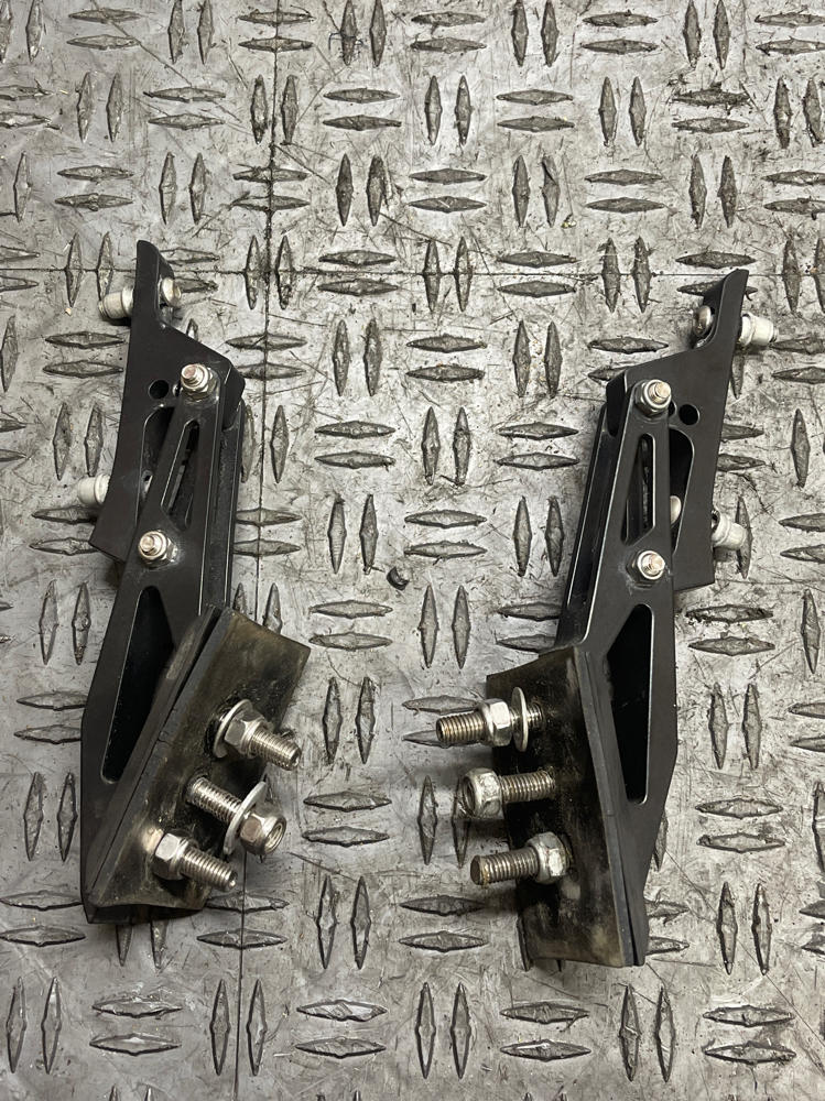 2018-23 Ford Mustang GT APR Wing Stays Pair 301