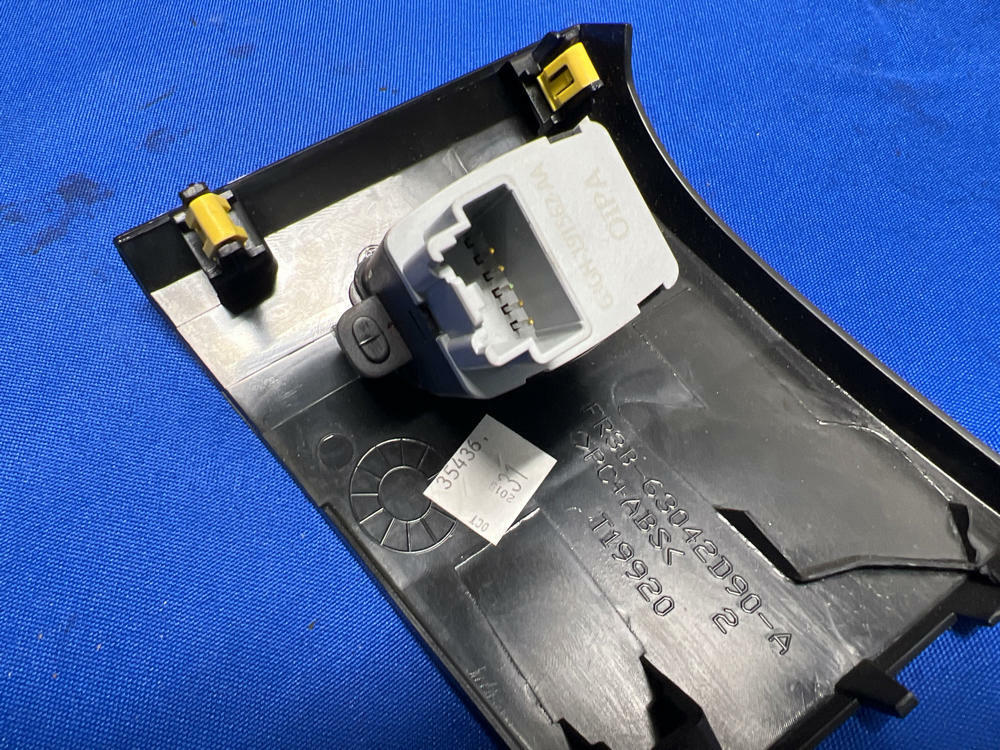 2015-23 Ford Mustang Fresh Air Nozzle w/ Black Dash Trim 149