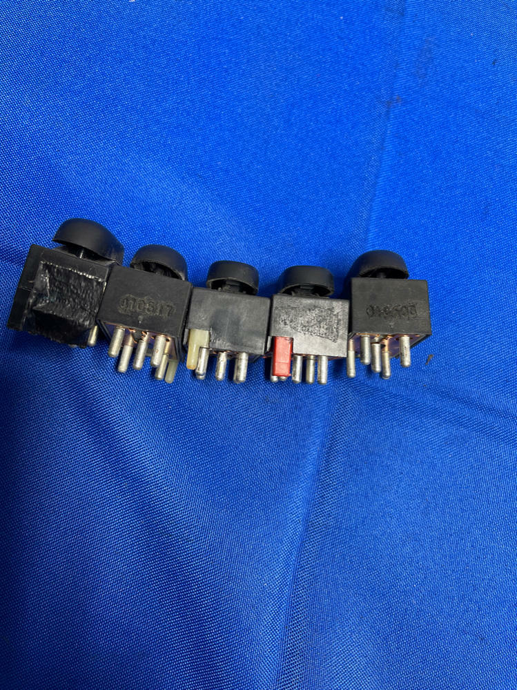1999-04 Ford Mustang GT 4.6 V8 Window Switches 177