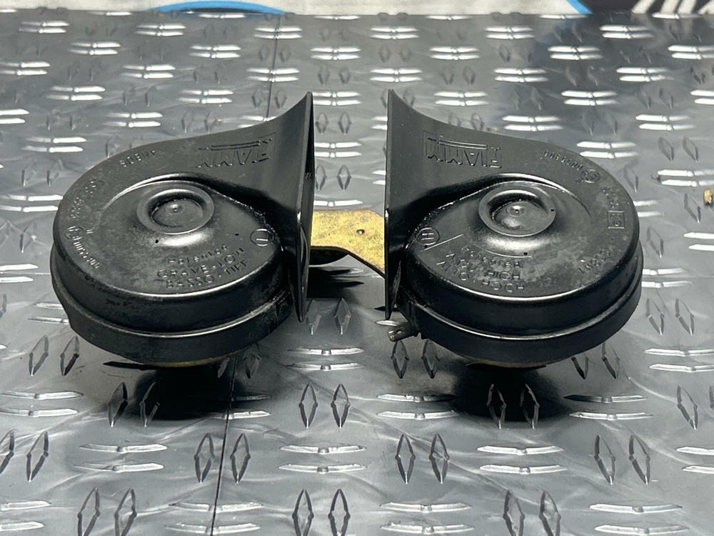 1999-04 Ford Mustang GT Saleen Exterior Horn 245