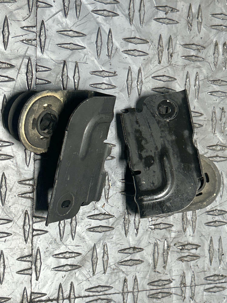 1999-04 Ford Mustang GT/Bullitt Upper Radiator Brackets Pair 271