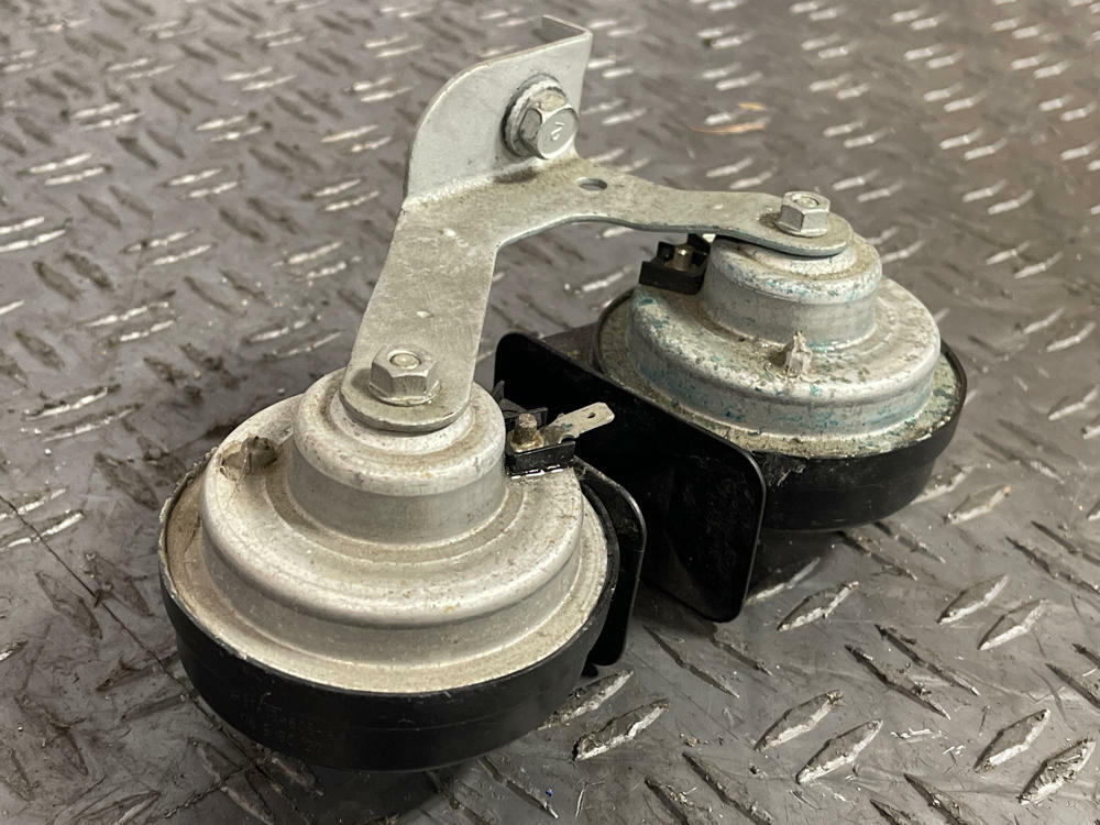 1999-04 Ford Mustang OEM Horn & Bracket Assembly 284
