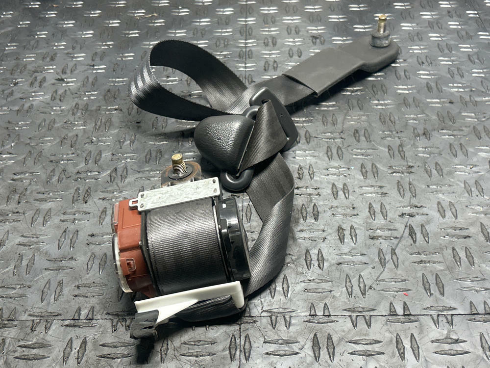 1999-04 Ford Mustang Dark Charcoal Front Right Seat Belt Assembly 284