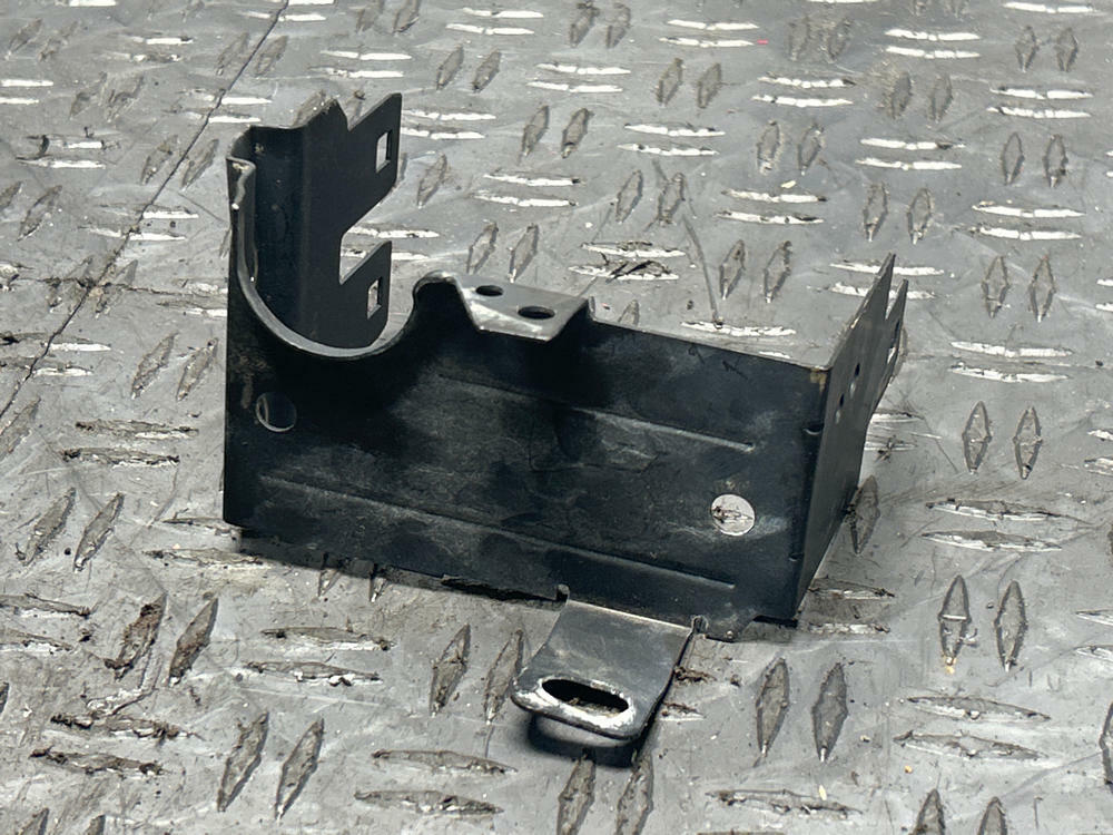 1999-04 Ford Mustang Engine Bay Fuse Box Mounting Bracket 286