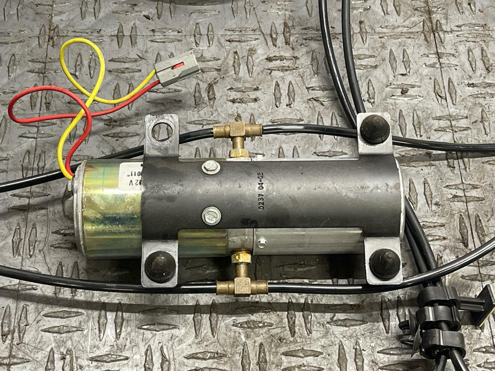 2003-04 Ford Mustang SVT Cobra Convertible Top Pump Motor & Lift Cylinders 295