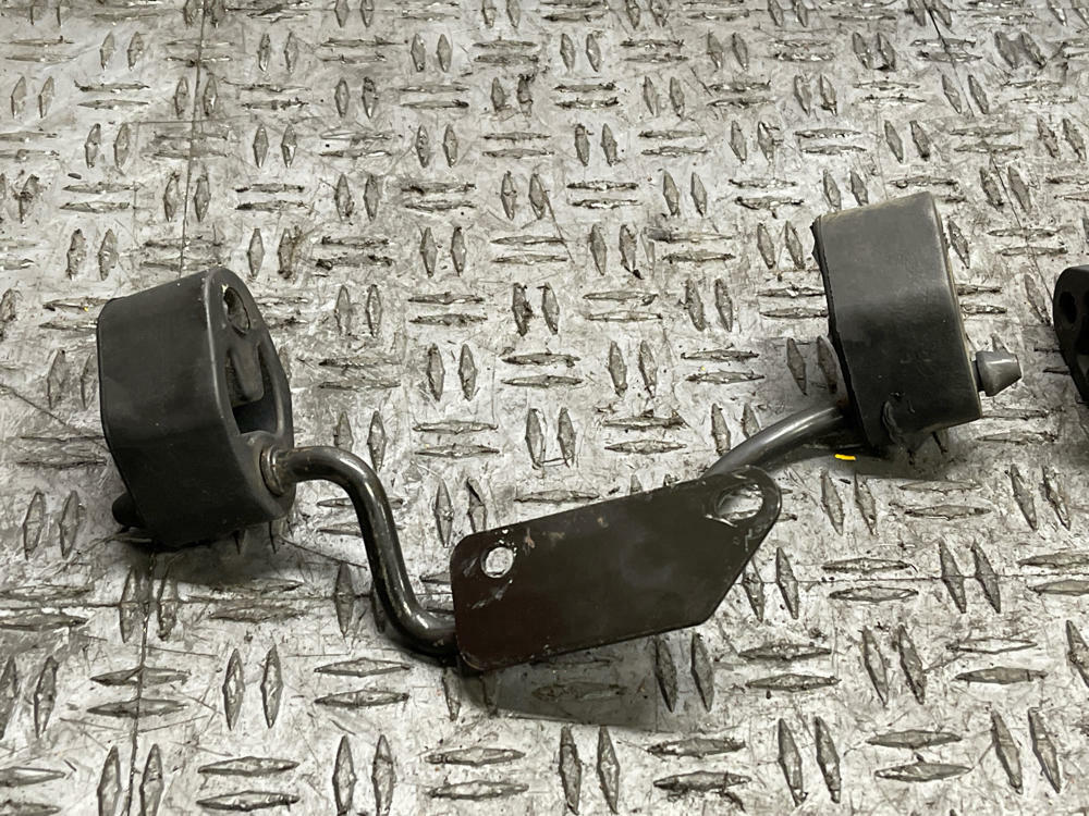 1999-04 Ford Mustang GT Exhaust Hangers Pair 38k Miles 302