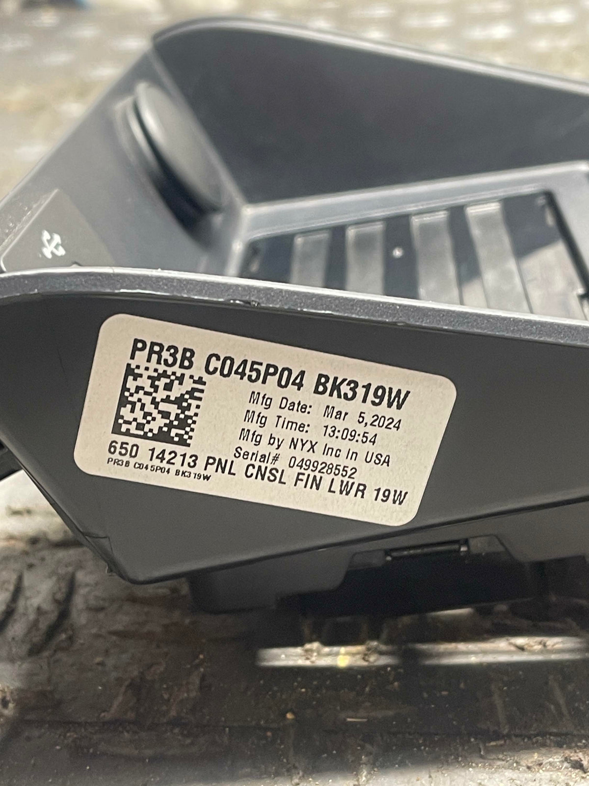 2024+ Ford Mustang Wireless Charging Module Requires Programming SU5T-19J235-AA