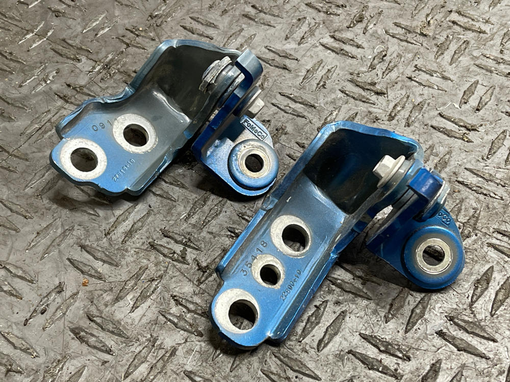 2018-23 Ford Mustang GT Driver LH Door Hinges Pair- Paint Code E7 301