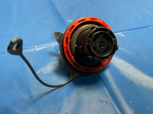 2003-04 Ford Mustang SVT Cobra Aftermarket Locking Gas Cap 191