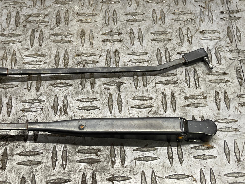 1987-93 Ford Mustang OEM Wiper Arms Pair 289