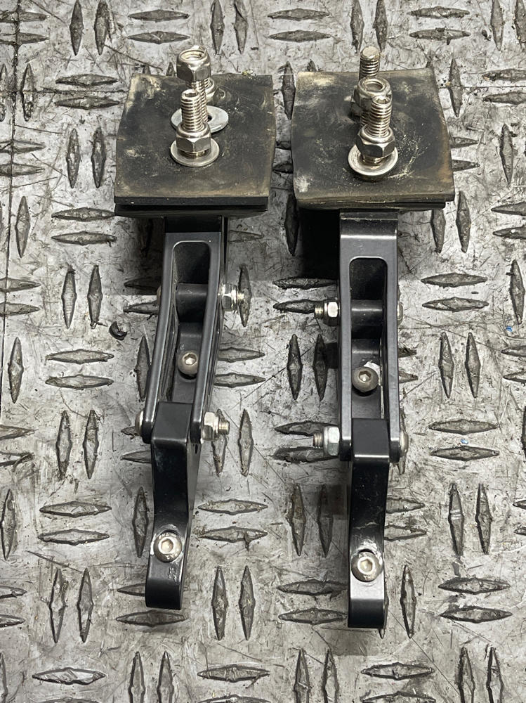 2018-23 Ford Mustang GT APR Wing Stays Pair 301