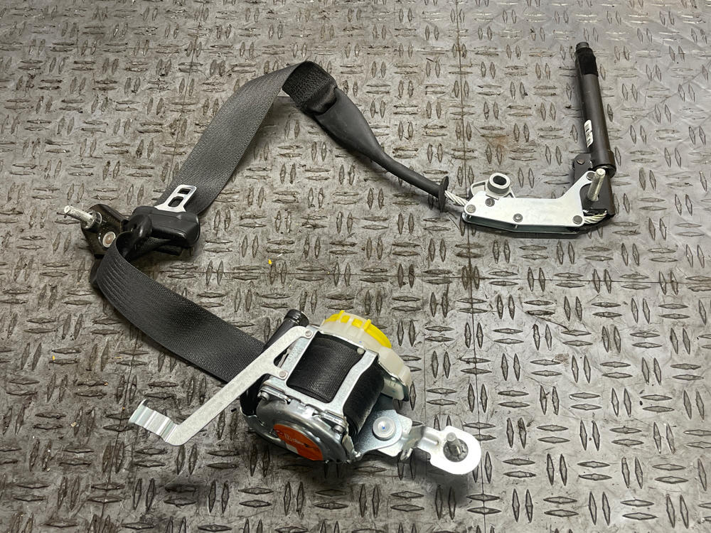 2015-17 Ford Mustang GT OEM Driver Front LH Seat Belt- CONVERTIBLE 312