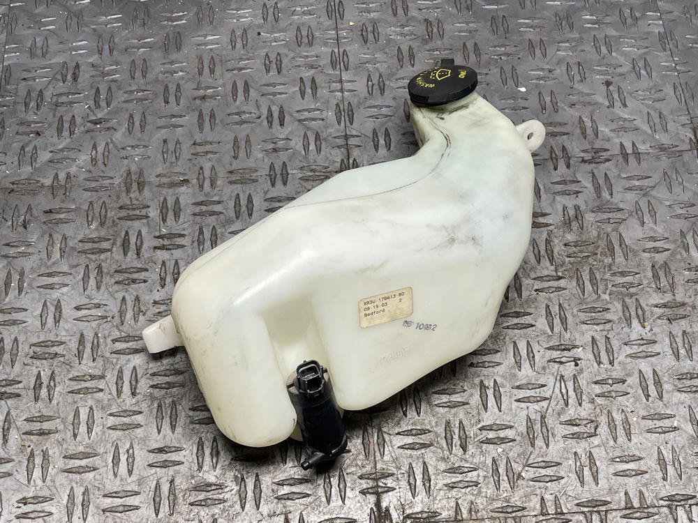 2003-04 Ford Mustang Mach One OEM Windshield Wiper Reservoir 19k Miles 296
