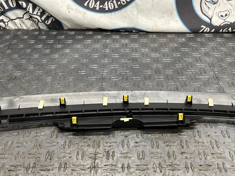 2018-23 Ford Mustang GT Dash Defroster Vent 301