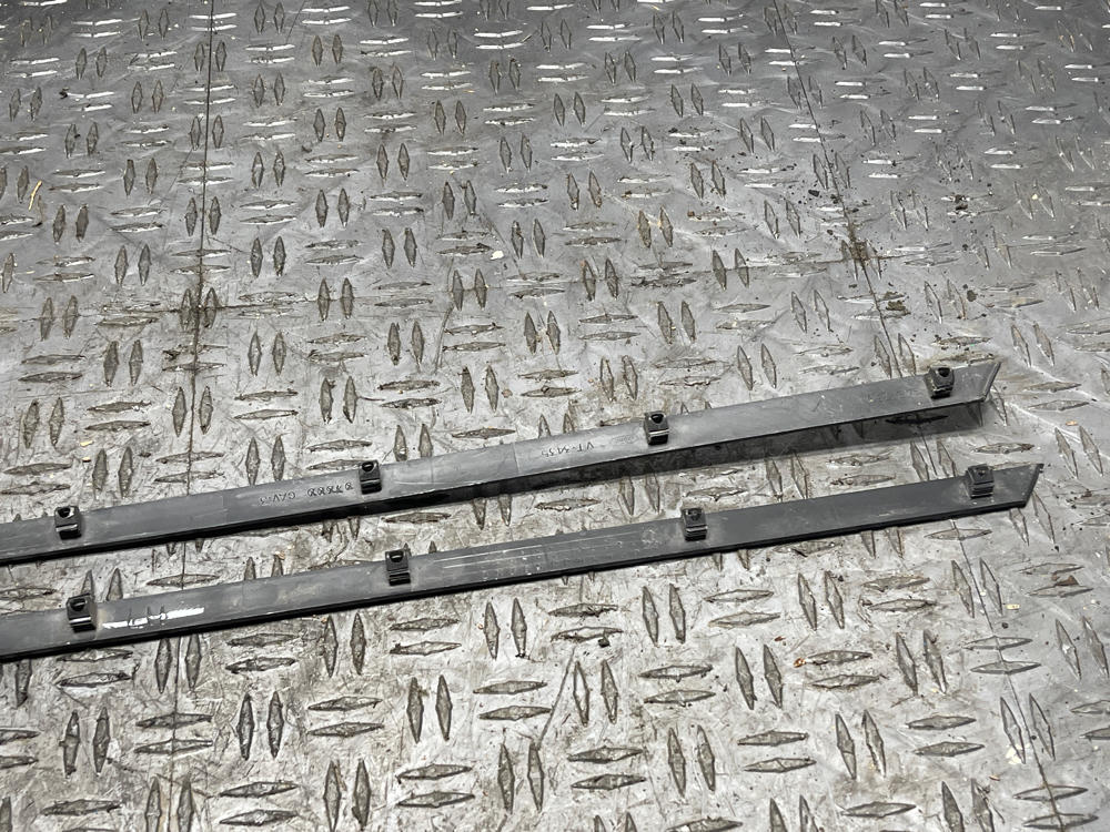 2003-04 Ford Mustang Mach One Upper Skirt "MUSTANG" Rocker Trim 19k Miles 296