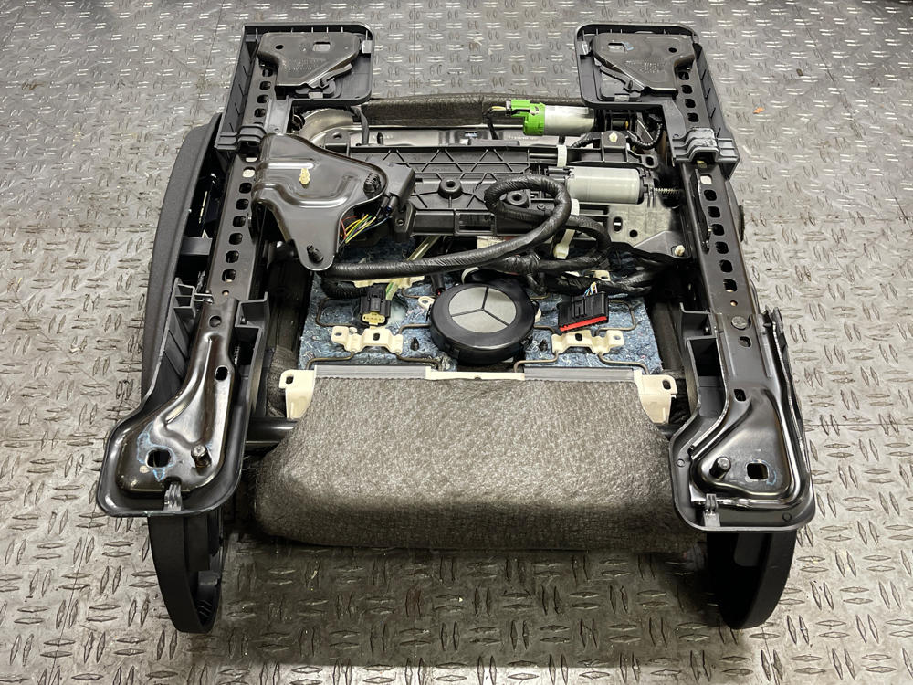 2018-23 Ford Mustang GT OEM Pass. Front RH Power Seat Rail Assembly 301