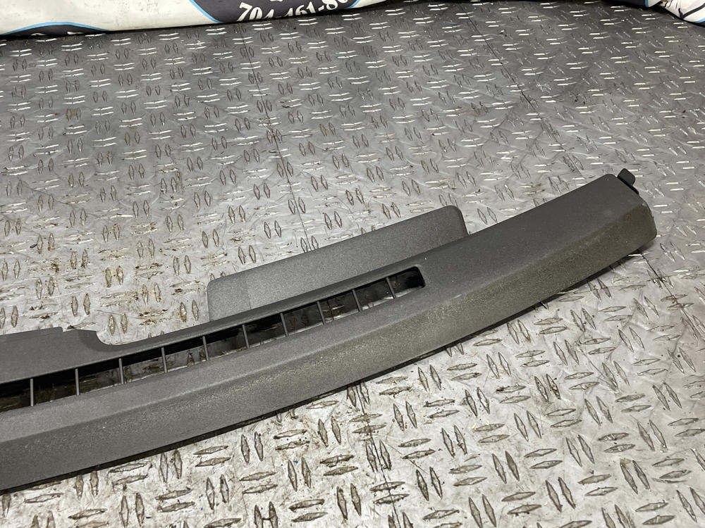 2018-23 Ford Mustang GT Dash Defroster Vent 301