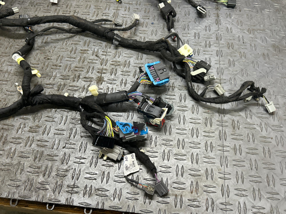 2015-17 Ford Mustang GT Premium Dash Harness (FR3T-14401-FD) 312