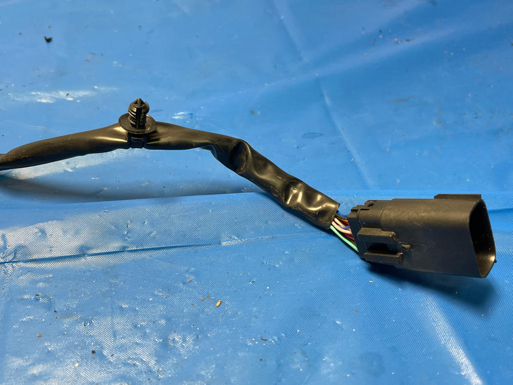 2015-23 Ford Mustang GT RH Passenger Mirror Puddle Liight Missing Cap 190
