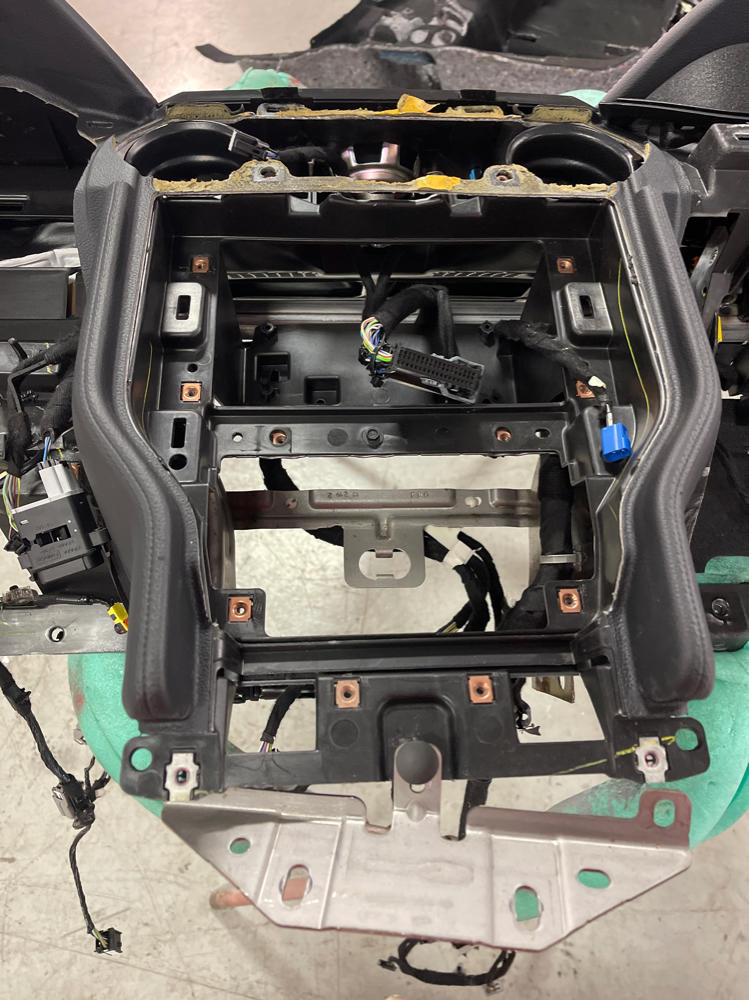 2018-23 Ford Mustang Dash Board MT82 D4 163