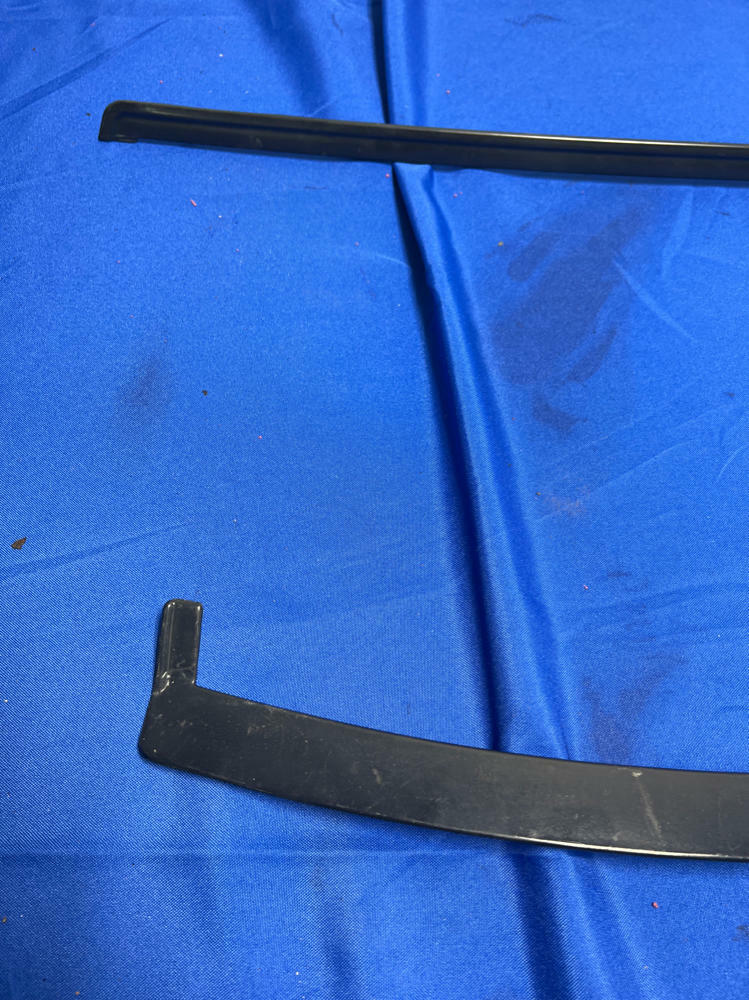 1987-93 Ford Mustang Coupe Winshield Trim Missing Passenger Side 157