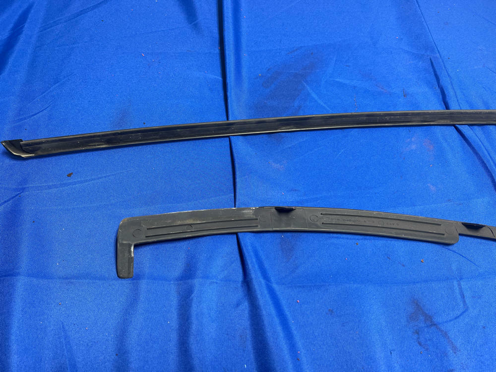 1987-93 Ford Mustang Coupe Winshield Trim Missing Passenger Side 157