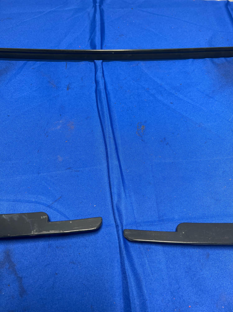 1987-93 Ford Mustang Coupe Winshield Trim Missing Passenger Side 157