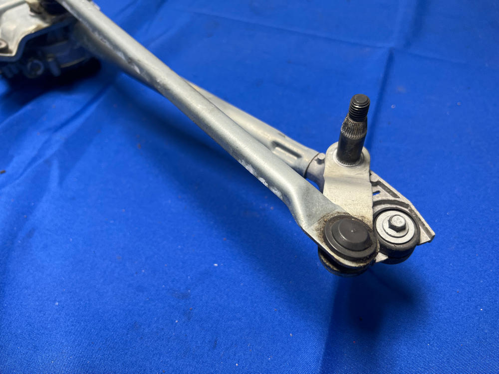 2015-23 Ford Mustang Windshield Wiper Motor and Arms 23k Miles 158