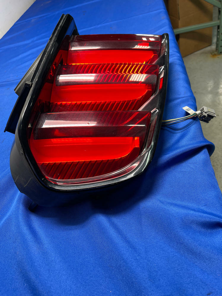 2015-23 Ford Mustang Drivers Tail Light GT V6 Coyote 165