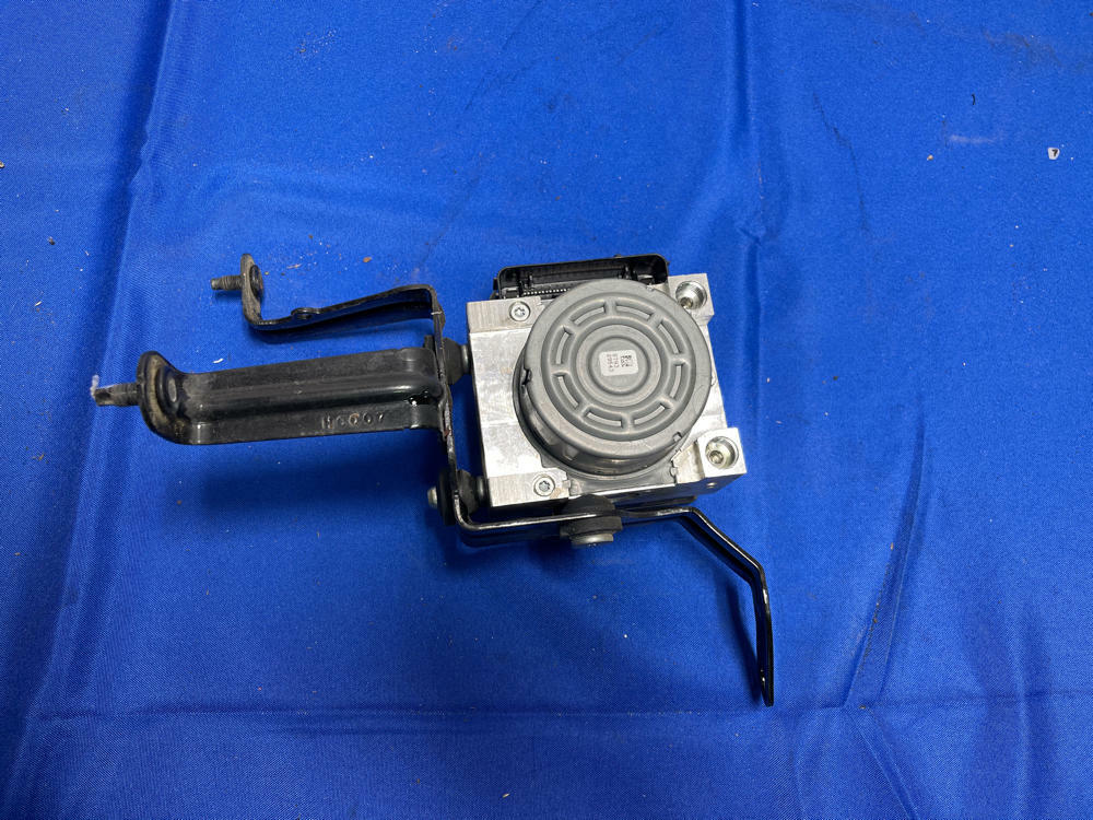 2015-17 Ford Mustang GT 5.0 ABS Module 161