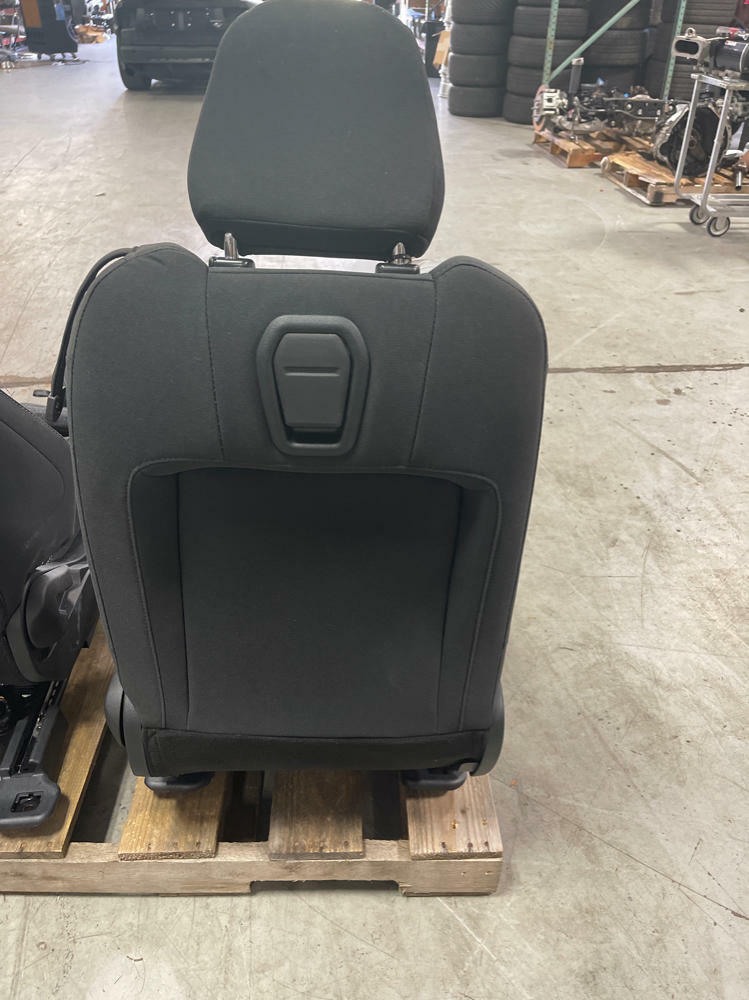 2015-23 Ford Mustang Cloth Seats, Passenger Bag Blown 2100 Miles 168
