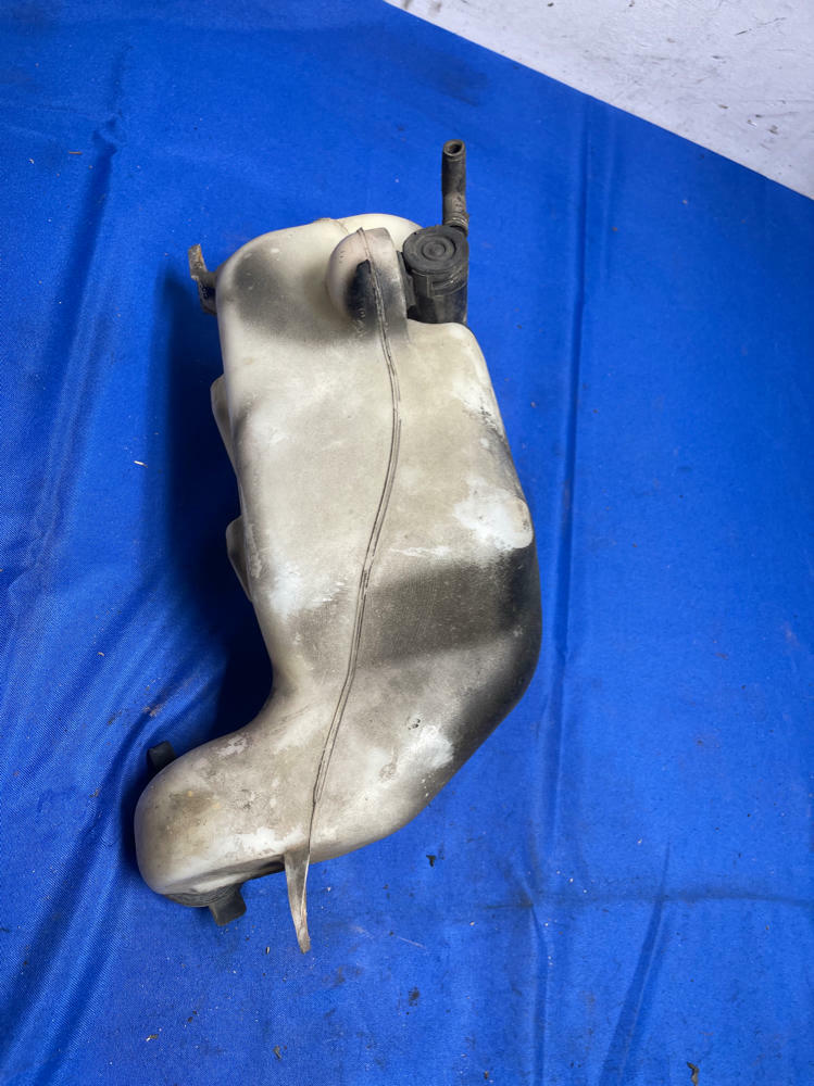 1999-04 Ford Mustang GT Windsheild Wiper Reservoir Jug 178