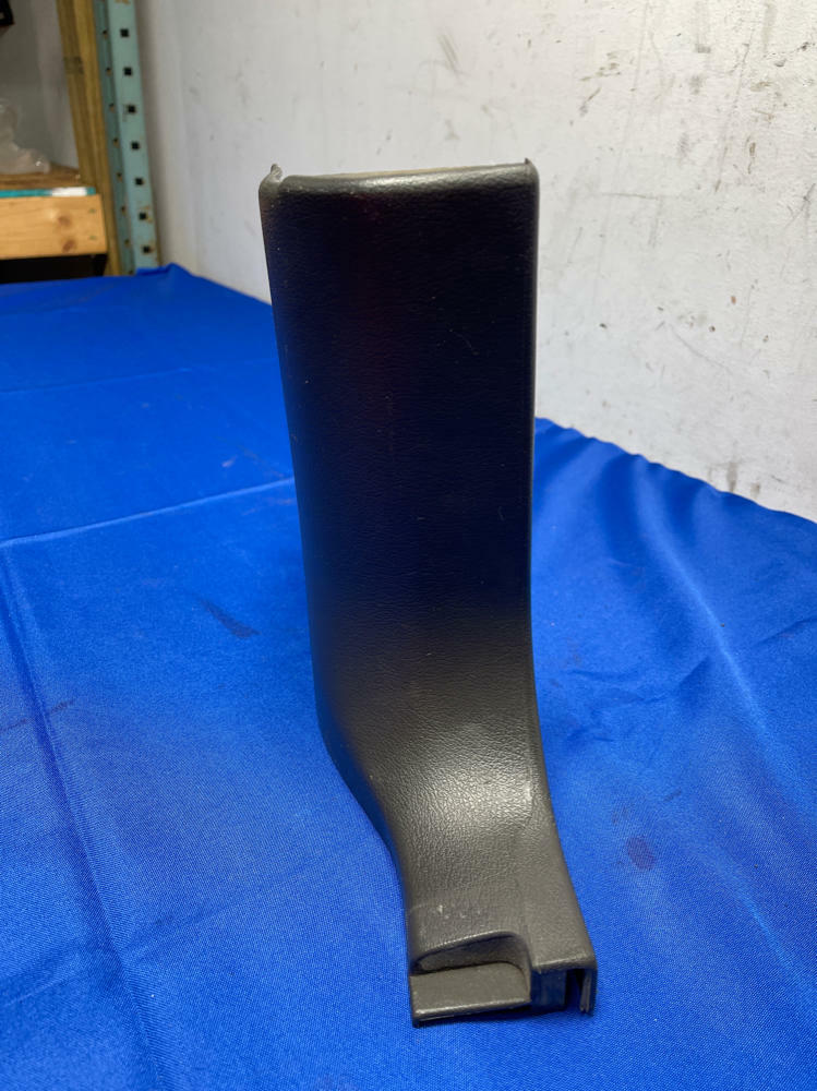 1999-04 Ford Mustang GT 4.6 V8 Passenger RH Dark Charcoal Kick Panel 177