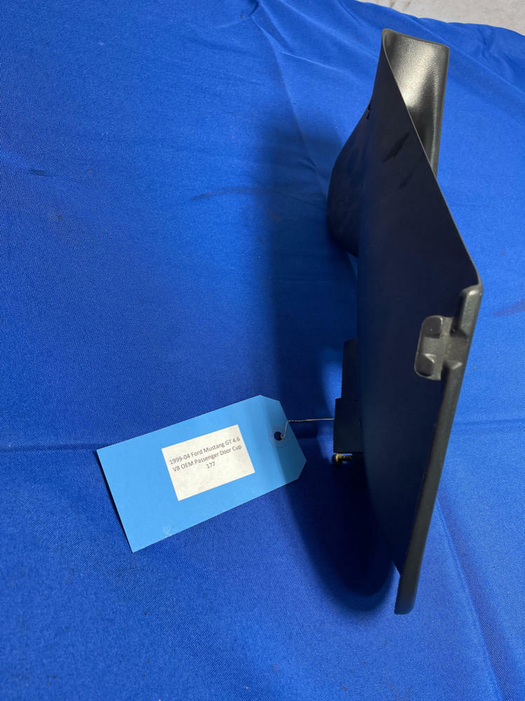 1999-04 Ford Mustang GT 4.6 V8 OEM Passenger Door Cup 177