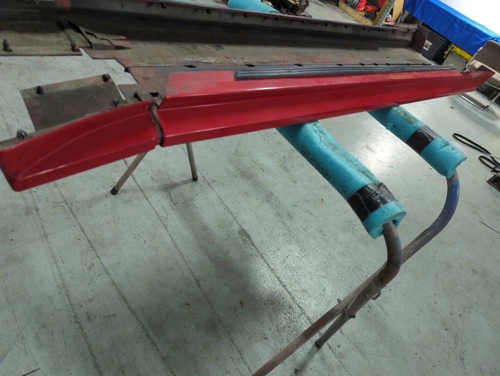 1999-04 Ford Mustang GT V8 Torch Red Side Skirts 170