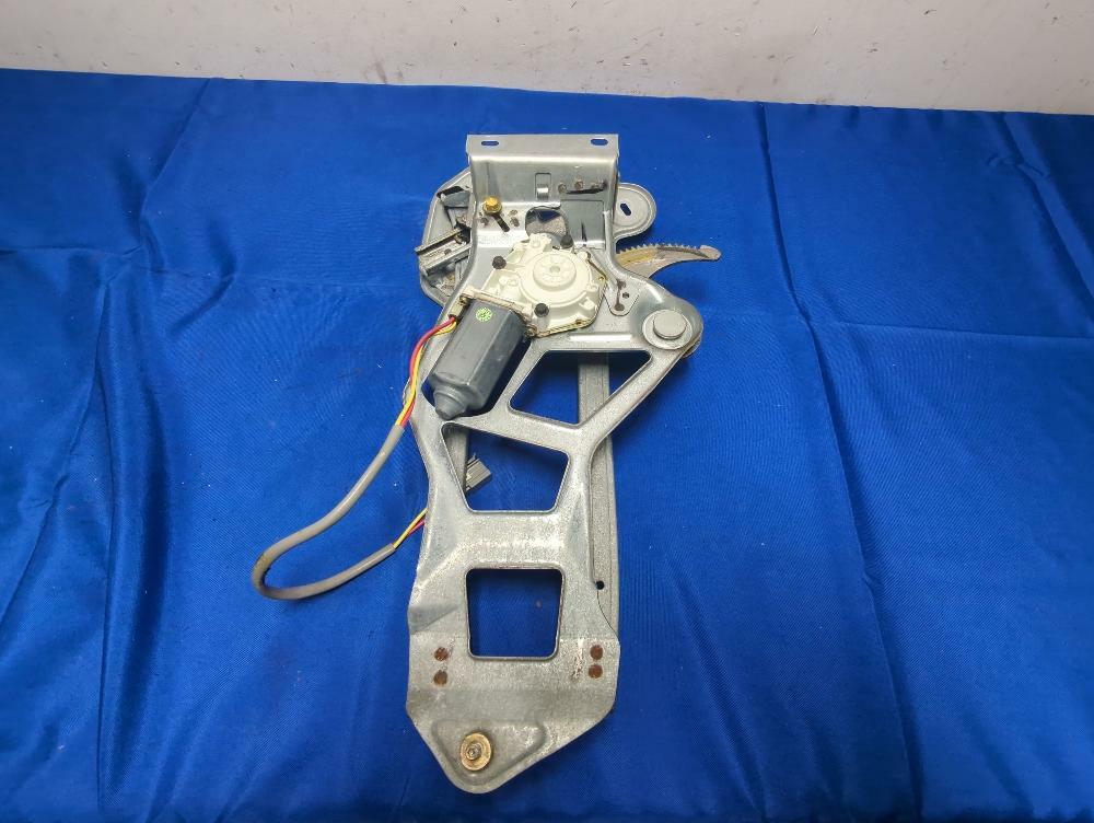 2003-04 Ford Mustang SVT Cobra Convertible RH Passenger Rear Window Track 181