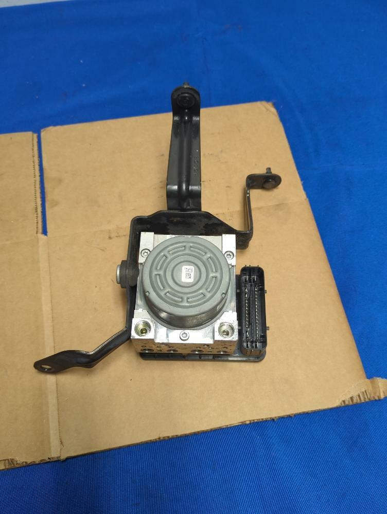 2015-17 Ford Mustang GT 5.0 Coyote ABS Module 172
