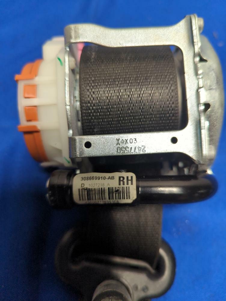2015-17 Ford Mustang GT 5.0 Coyote Coupe Front Right Passenger Seat Belt 172