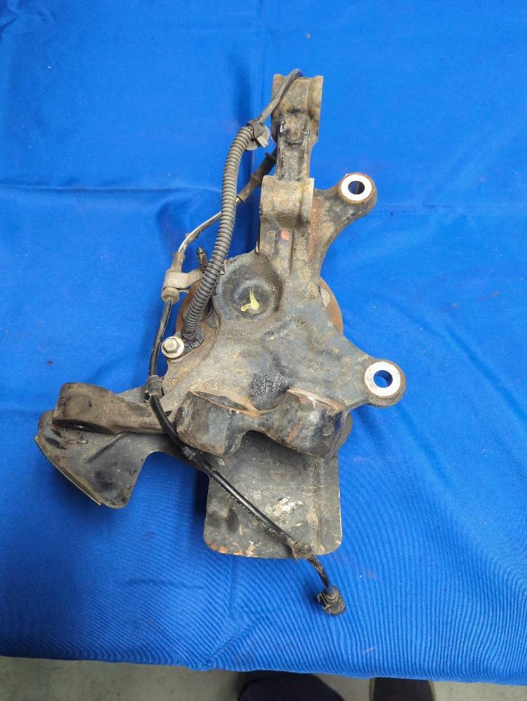 2015-17 Ford Mustang GT 5.0 Coyote Front Passenger RH Spindle 172