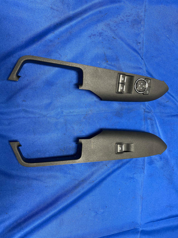 2015-17 Door Panel Window Switches & Panel 176