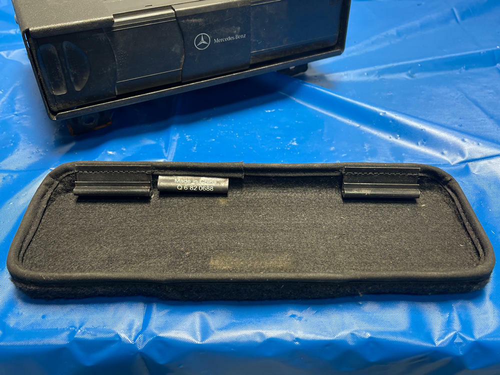 1999-02 Merecedes E55 AMG W210 10 Disc Changer 156
