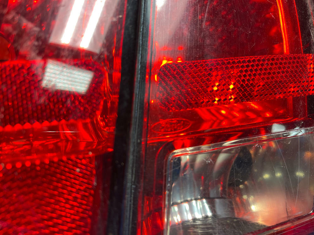 2003-04 Ford Mustang SVT Cobra Driver LH Tail Light 186