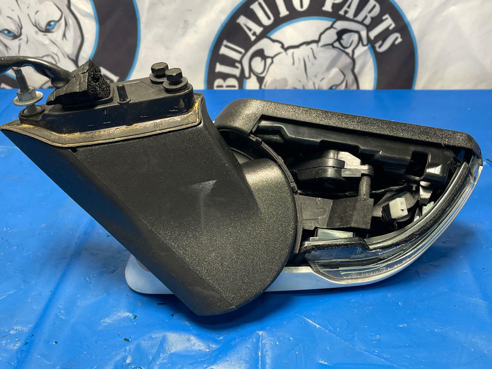 2015-23 Ford Mustang GT RH Passenger Mirror Puddle Liight Missing Cap 190