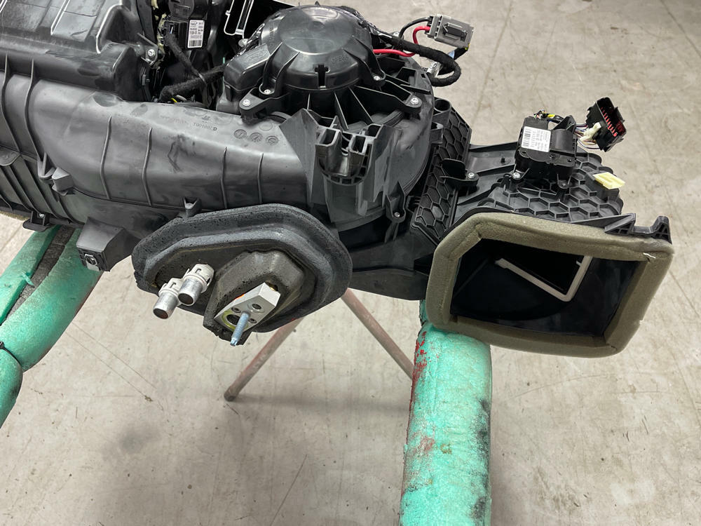 2018-23 Ford Mustang GT HVAC Heater Core Dual  Climate Control 190