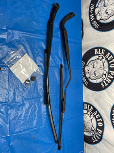 2015-23 Ford Mustang GT Wiper Arms Pair 190