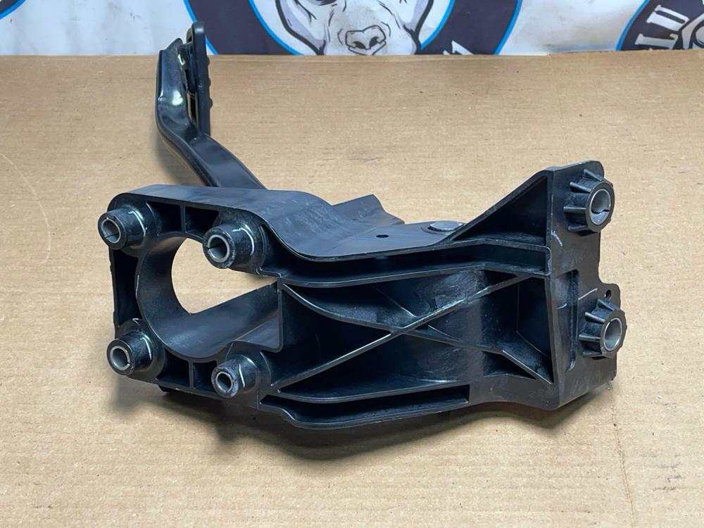 2018-23 Ford Mustang Brake Pedal Box Assembly 10R80 195
