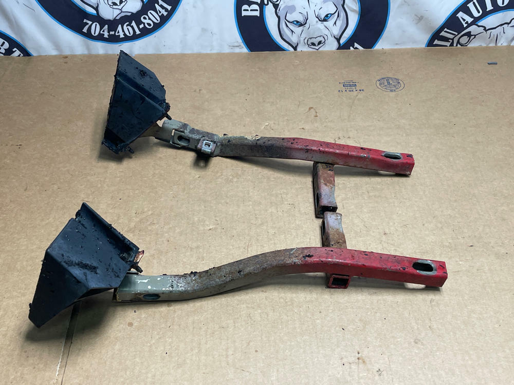 1999-04 Ford Mustang GT V6 Rear Crash Absorber Brackets 189