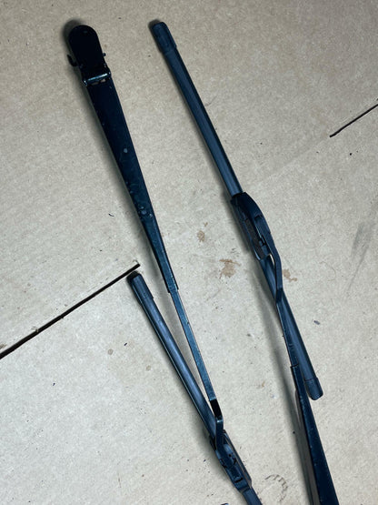 1999-04 Ford Mustang GT Roush Saleen Wiper Arms & Blades 189