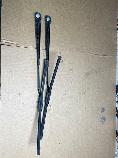 1999-04 Ford Mustang GT Roush Saleen Wiper Arms & Blades 189