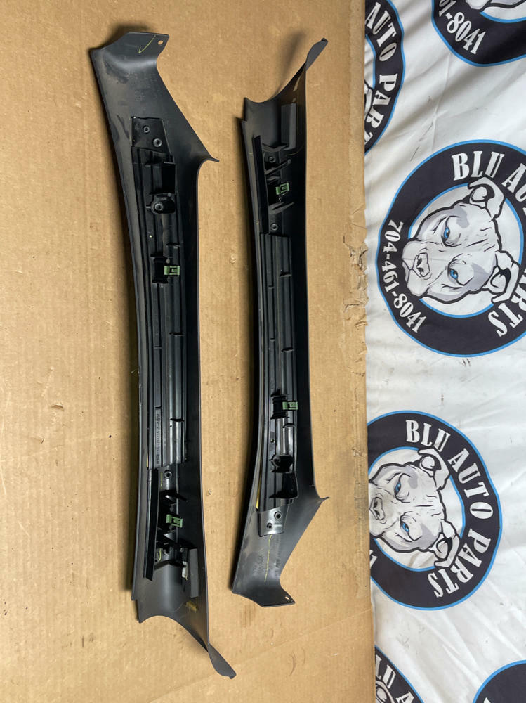 2003-04 Ford Mustang SVT Cobra Convertible Interior A-Pillars 196